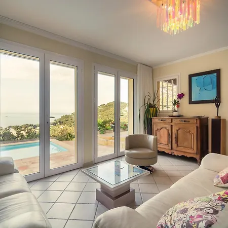 Vila In Near & Pool *
